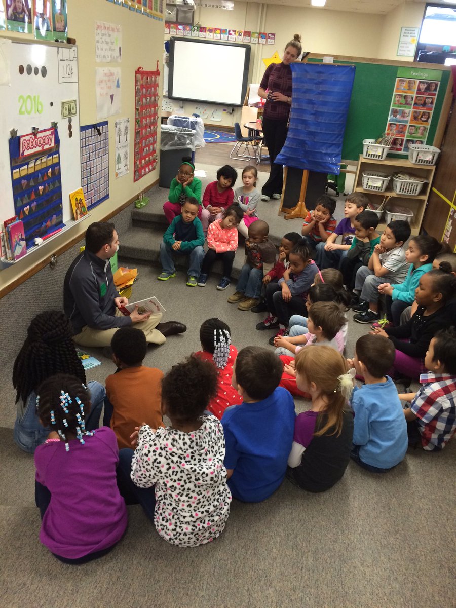 OmahaPrez's tweet photo. First stop of @OMAStormChasers #4DayFrenzy community day @OmahaPubSchool #PinewoodElementary with great kids! https://t.co/BLKELJOTVO
