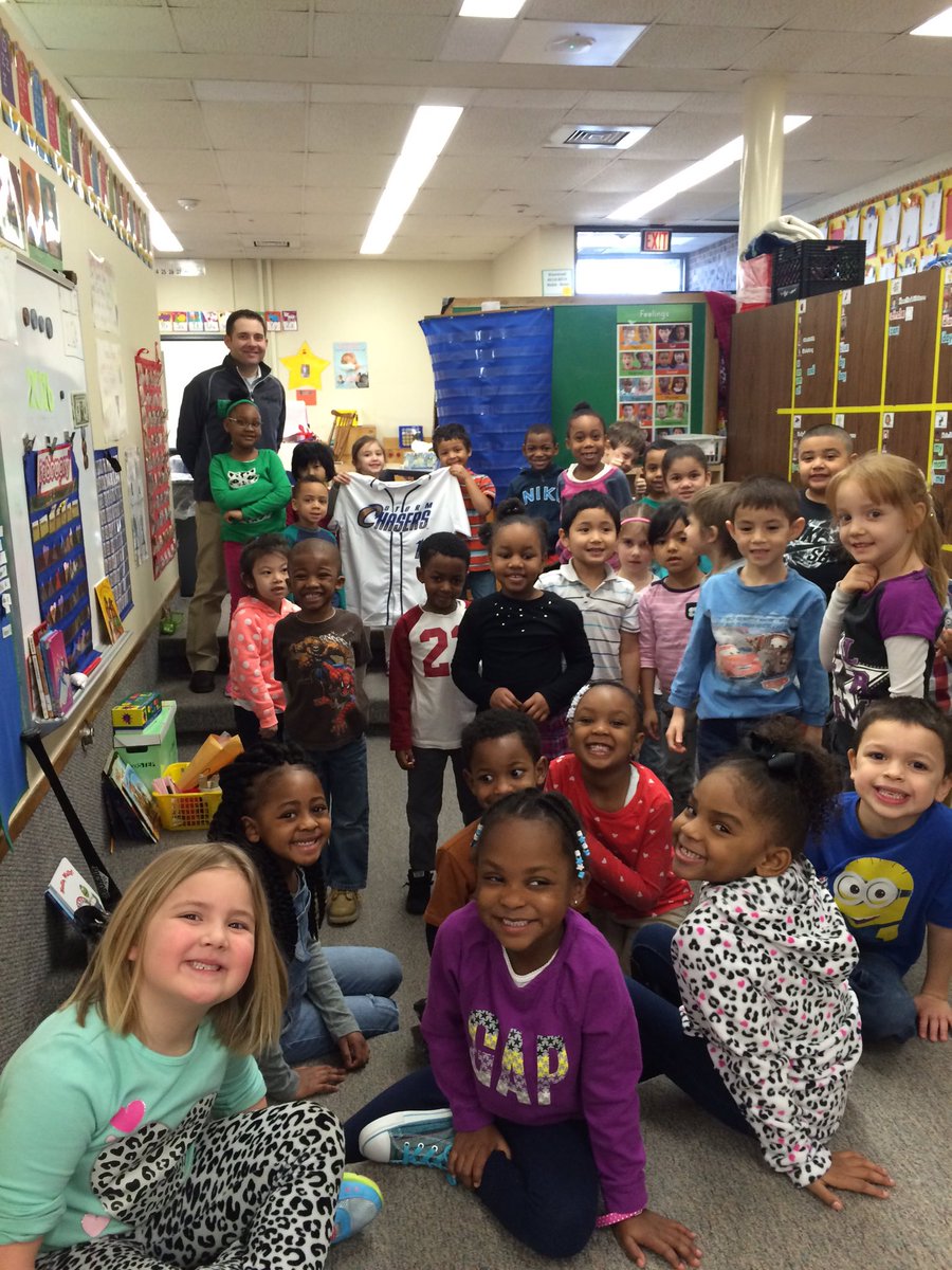 OmahaPrez's tweet photo. First stop of @OMAStormChasers #4DayFrenzy community day @OmahaPubSchool #PinewoodElementary with great kids! https://t.co/BLKELJOTVO