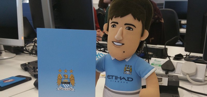 ManCity's tweet photo. #DavidDoll will be in Manchester City Centre between 5-6pm bearing gifts for #RandomActsOfKindnessDay π #mcfc https://t.co/torERyQPcN