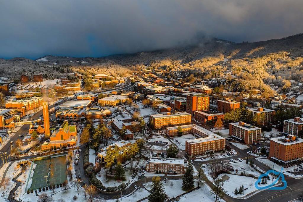 NelsonAerials's tweet photo. #appstate #asu #boone #nc #snow #winter #sunrise #clouds #mountains #college #campus #aerial #drone #dji #inspire1p… https://t.co/UrcOExJ3Pz