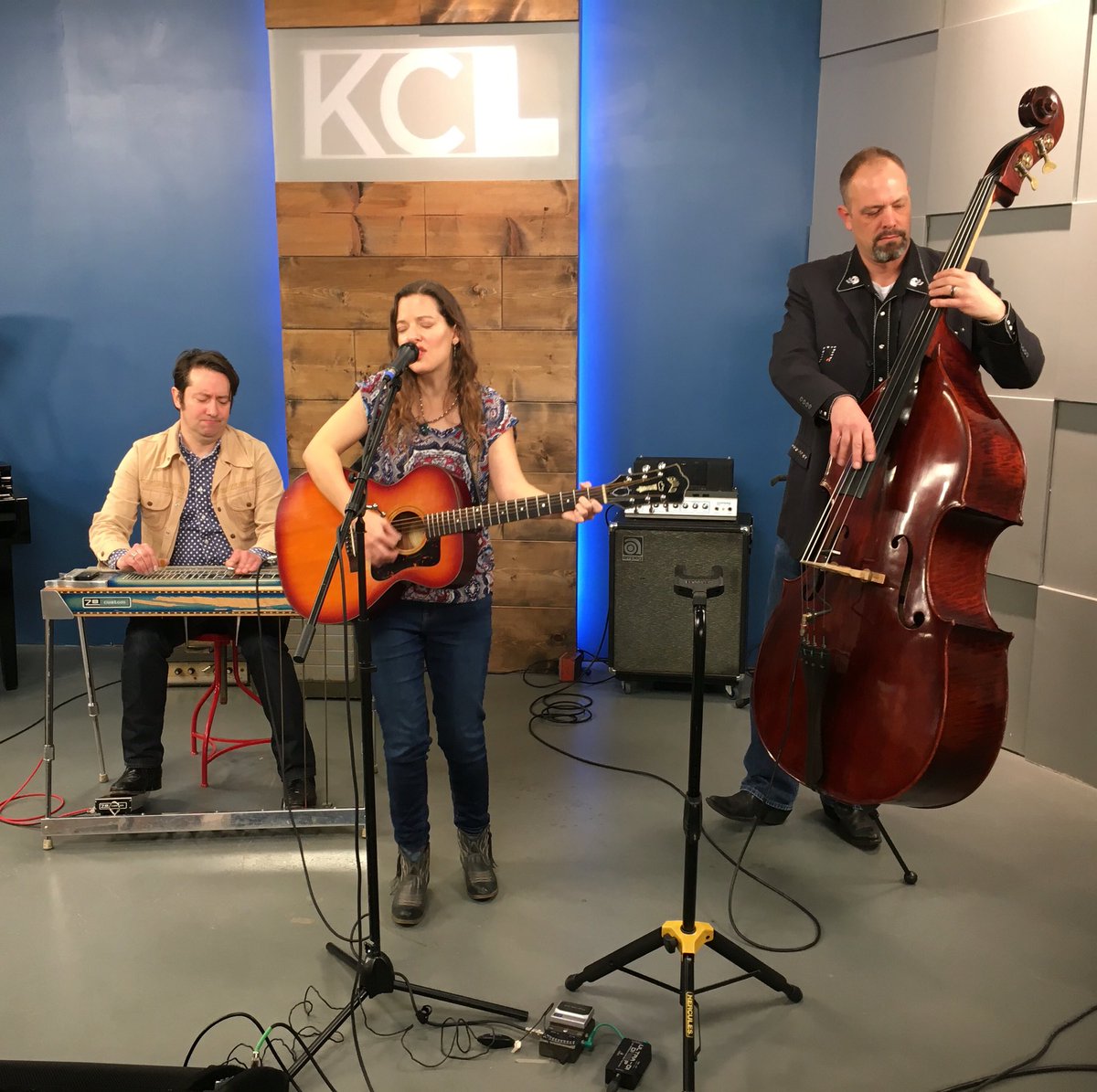 IndieHypeBox's tweet photo. MudStomp1: Going live on KCLiveTV with KaseyRausch! #fai2016 #folkalliance #mudstomp #indiemusic #folk #americana https://t.co/nPylbveQ5w
