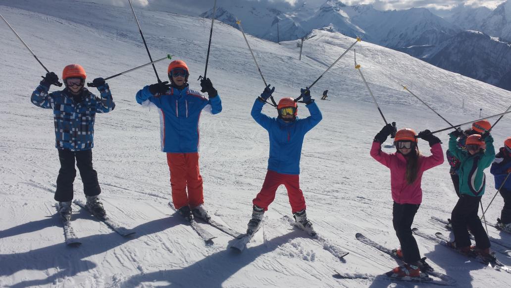 JuniorFreemens's tweet photo. Junior school ski trip 2016 - some snaps from this afternoon's lessons #CLFSski2016 #progressmade https://t.co/vOuJxg8K53