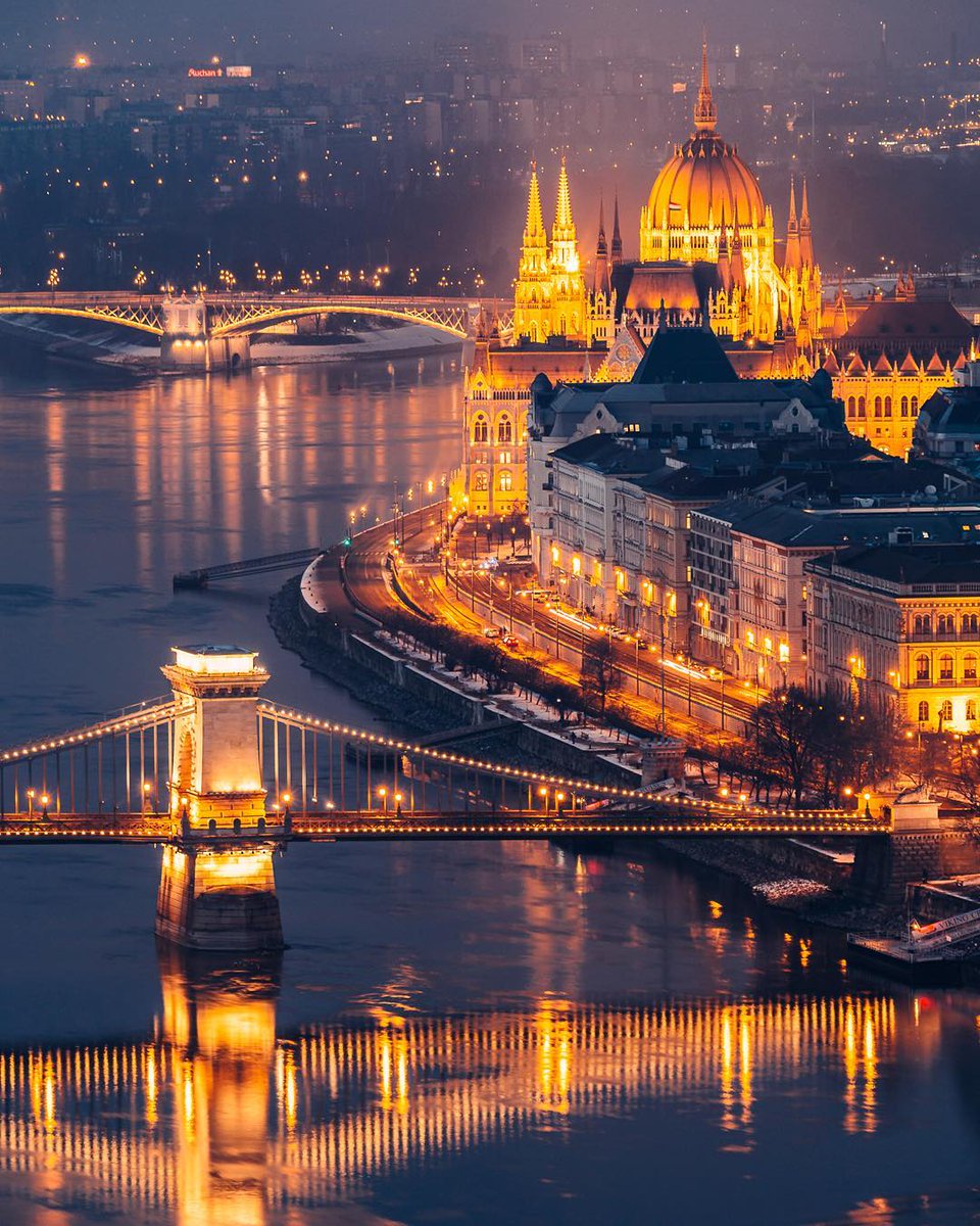 EarthPix's tweet photo. Budapest, Hungary lit up at night | Photo by Olivier Wong (wonguy974 on IG) https://t.co/6V5ooXjEak