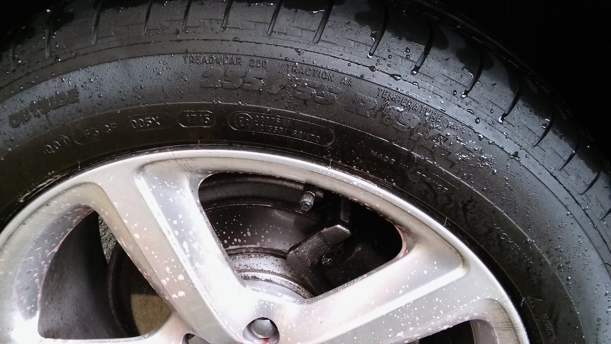 NFAutoclean's tweet photo. If you'd have told me 10 yrs ago that 19s would become standard on a lot of large cars I would have scoffed #bigrims https://t.co/gxZ4Ab2Pij