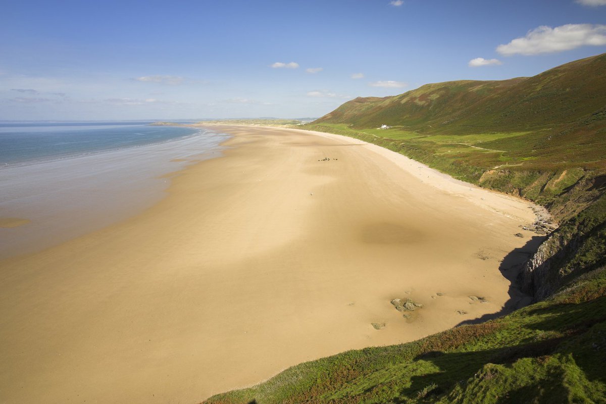 standardnews's tweet photo. Revealed: Britain's best beaches https://t.co/tueDEl6Cel https://t.co/YgRLK1gNlC