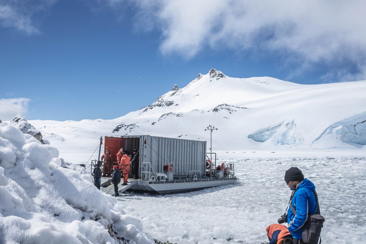 inach_gob's tweet photo. Bas.Prat,photo:Pablo Ruiz @Minrel_Chile https://t.co/hW0Xz6HpB7 #chile #antartica #antarctica #coldwheater #inschile https://t.co/hokuh7Rx9I