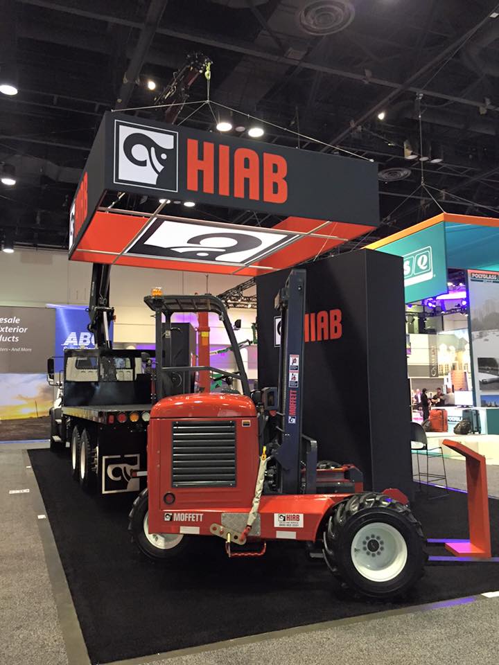 modeledumonde's tweet photo. It's "gearing up" to be a fantastic first day at the @RoofingExpo! Doors open in 1 hour! #RoofingExpo #modeledumonde https://t.co/6glHLhpCjI