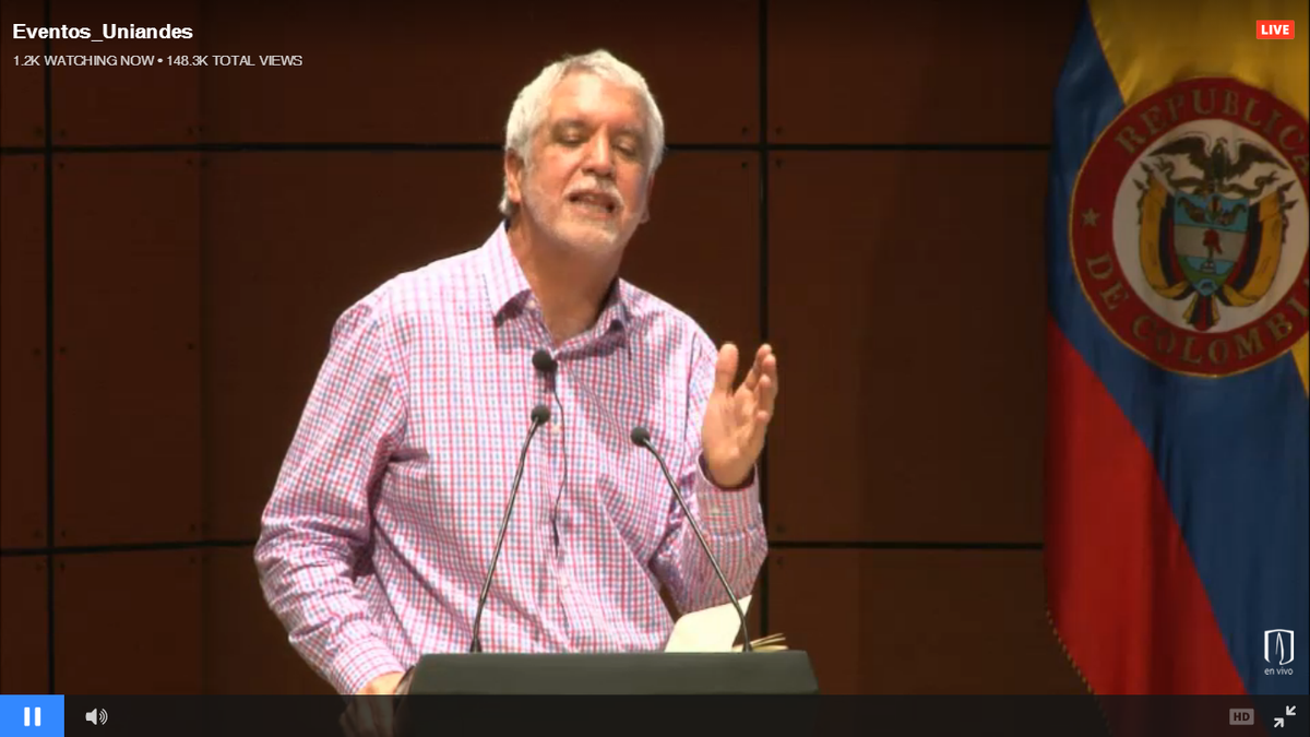 fundacionnatura's tweet photo. "Dónde hay un texto que diga que entre los municipios debe haber un espacio verde?" @EnriquePenalosa https://t.co/CIxor8kVoU