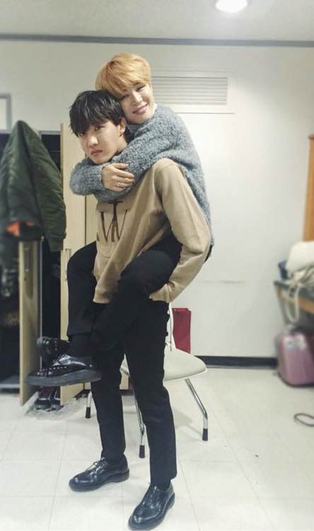 Чихоупы. Jimin j hope. Джей хоуп и чимин. Чихопу. Bts хосок и чимин.