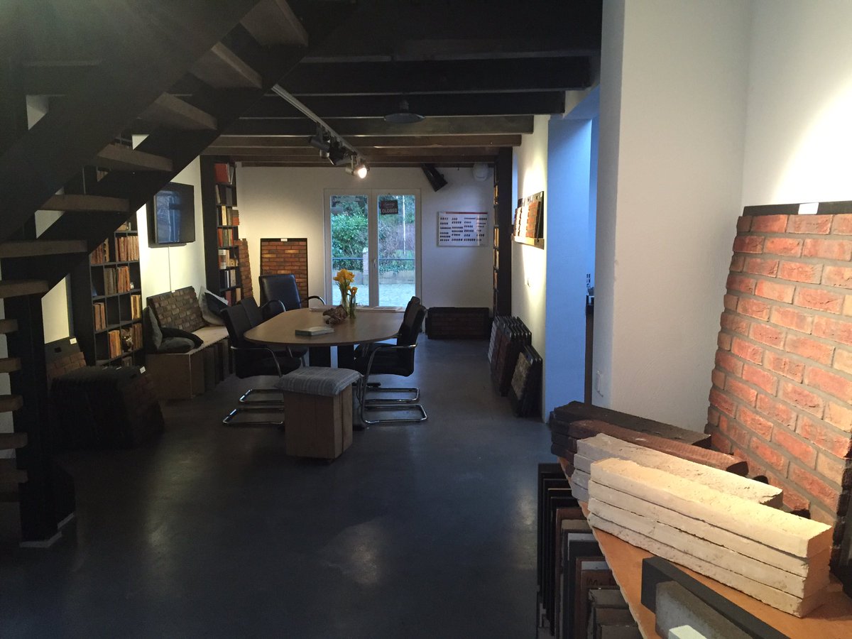 Na de voorjaarsschoonmaak staat de showroom er weer fris en fruitig bij! Trots op onze prachtige stek!