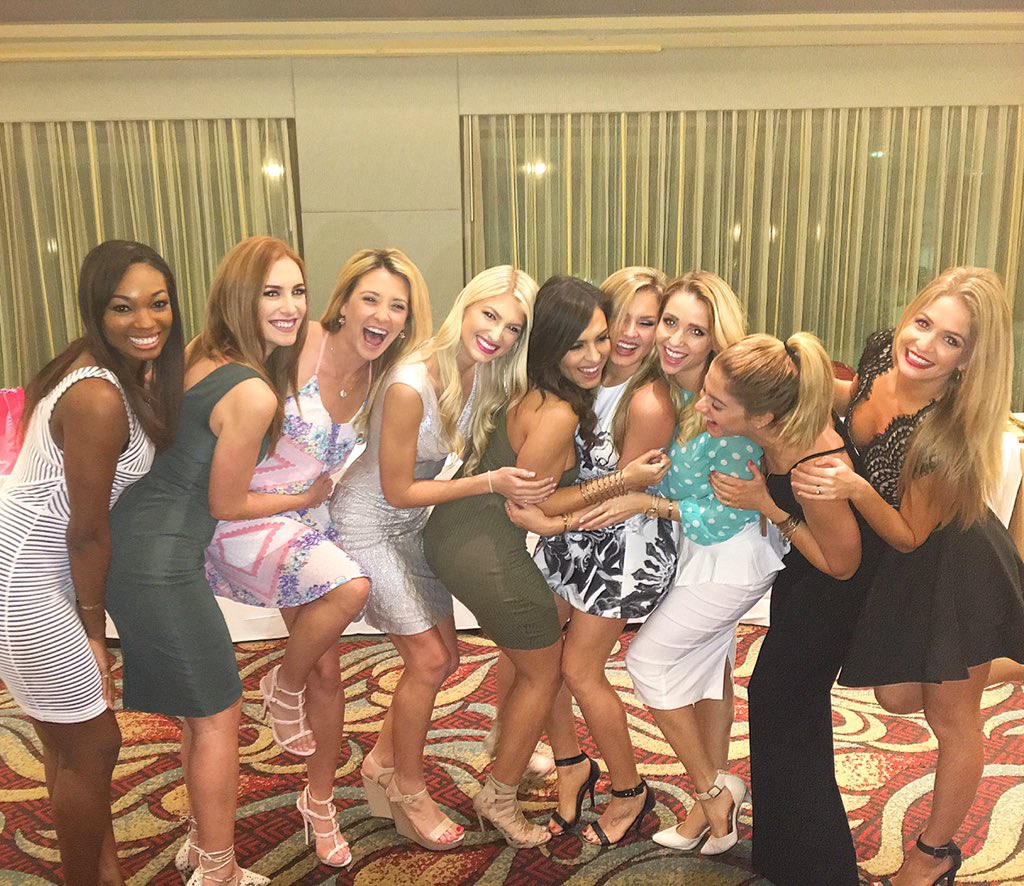 MDC_Paige's tweet photo. Last nights banquet with these beauties! These are the friends that I will have for a life time ☺️✨ https://t.co/sItBYhmjNI