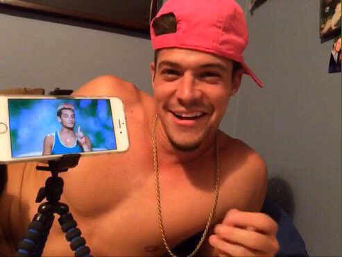 Blesszankie's tweet photo. #RandomActsOfKindnessDay
Here u go... 
#memories #don'tactlikeyoudontadorethem https://t.co/Dl0VpMnJzu