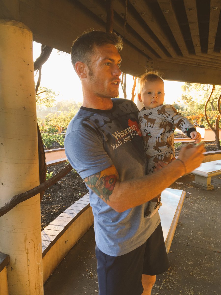 big_redd321's tweet photo. @ArgoBatts with babies @Nov_ProjectSD asking me to tell the tribe about winning #NP_Homework. Great times SD. https://t.co/rp0LkBzroW