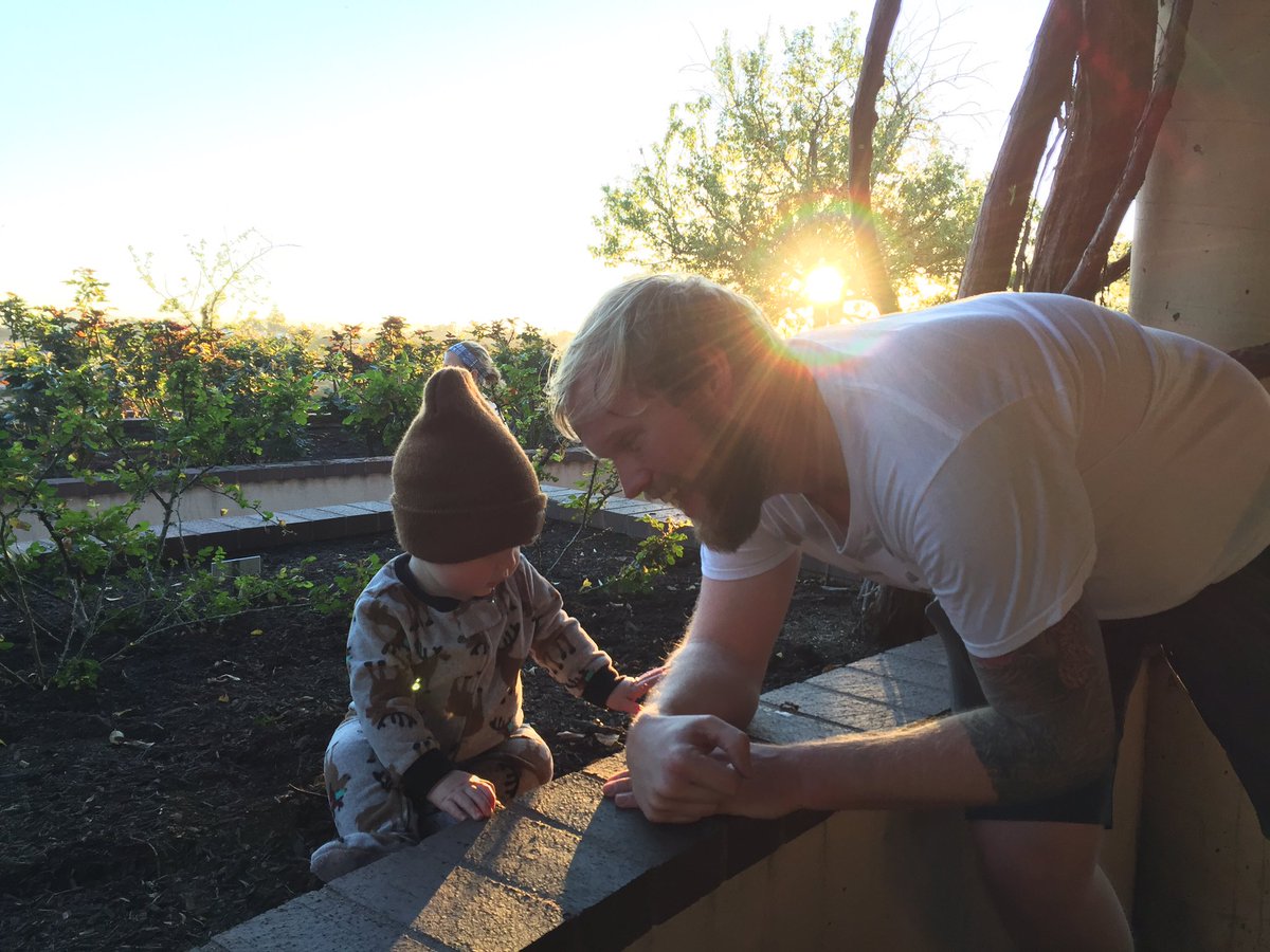 big_redd321's tweet photo. @ArgoBatts with babies @Nov_ProjectSD asking me to tell the tribe about winning #NP_Homework. Great times SD. https://t.co/rp0LkBzroW