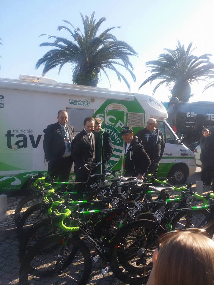 O pelotão do @Sporting_CP já está pronto para a próxima etapa da Volta ao Algarve! #DiaDeSporting #CiclismoSCP