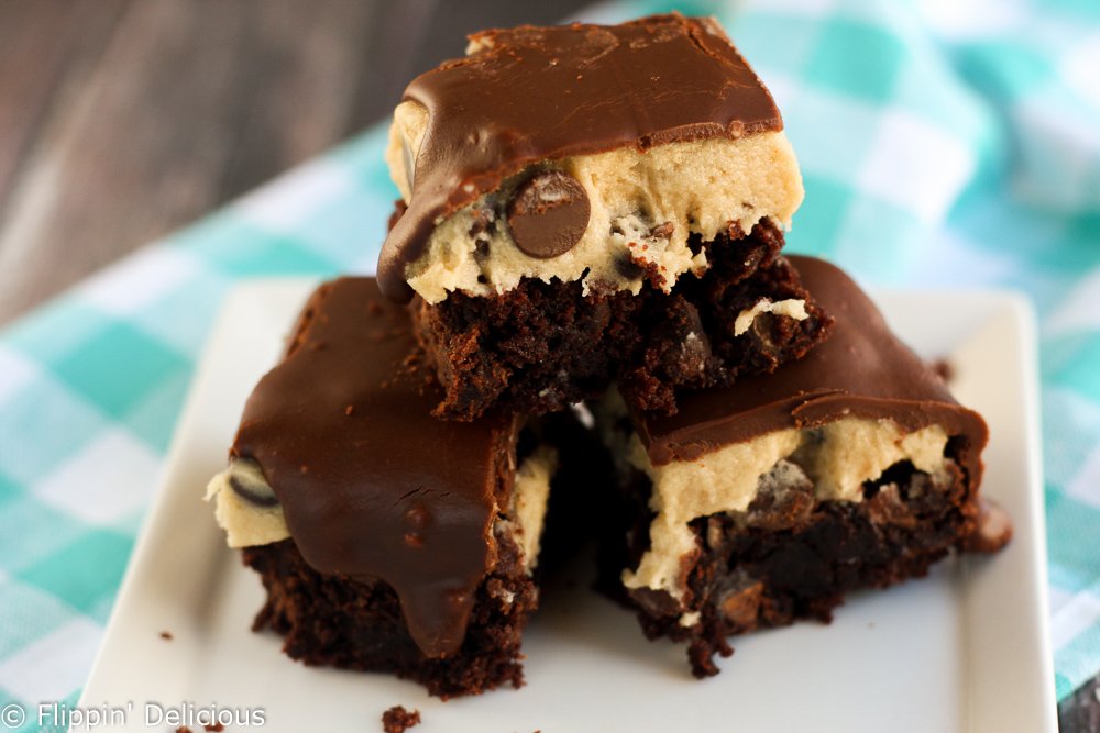 #GlutenFree Chocolate Chip Cookie Dough Brownies #recipe #Cookiedough #chocoholics buff.ly/1oqhLJL