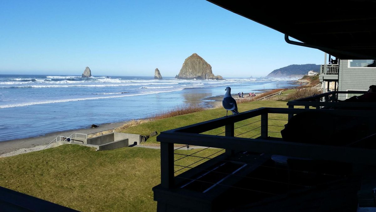Cannon Beach: feels like a getaway, close enough for a quick escape: bit.ly/1onSIqF #OREGON <a href="/seattletimes/">The Seattle Times</a>