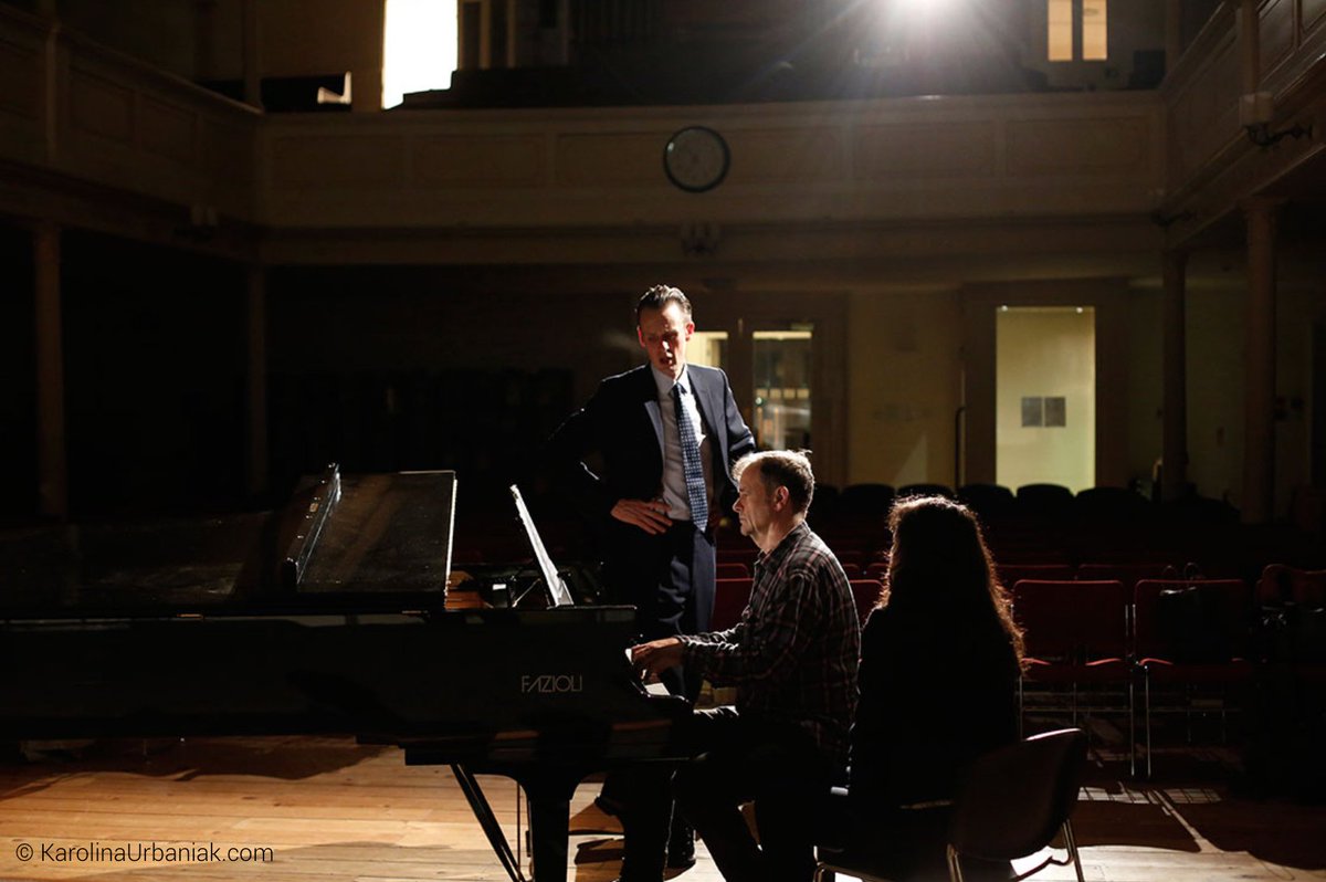 HamArtsFest's tweet photo. Lovely pic of @Ianbostridge &amp; @juliusdrake rehearsing at #HAF2015 by photographer @karollonia https://t.co/oZC6YkWbWF