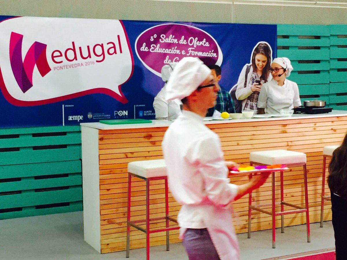 CarlosOrozaCIFP's tweet photo. Showcooking de pastelaría en @edugalgalicia do #CMCOC do @CarlosOrozaCIFP #FP #formacion #ensinopublico https://t.co/jpQdTOiWKb