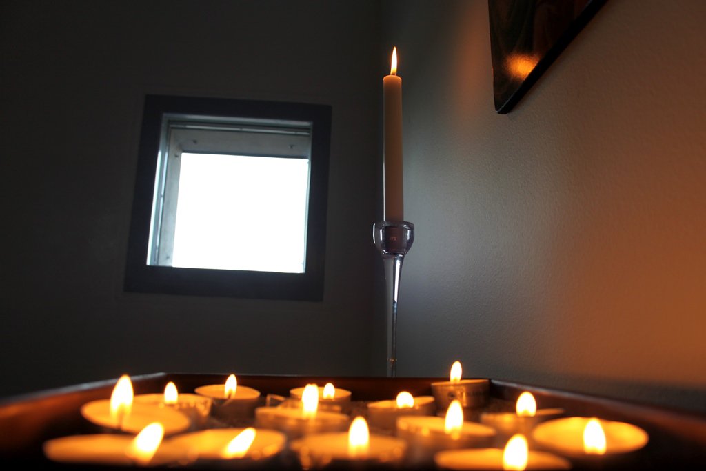 Idag var det återinvigning av kapellet på häktet i Huddinge. Rummet välsignades av @BiskopEva och <a href="/KarinWiborn/">Karin Wiborn</a> #NAV