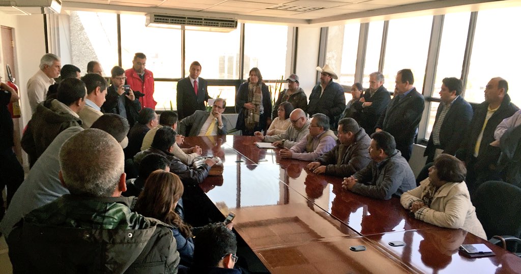 PrensaBasave's tweet photo. .@abasave se reúne con l@s compañer@s de Zacatecas para lograr transitar a una candidatura de UNIDAD en el estado. https://t.co/Pg5w3WHhoo