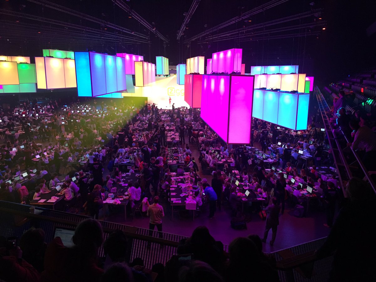 Becommit's tweet image. Super cool! 1024 kinderen die leren programmeren in de Ziggo Dome. #scratchthefuture #MegaDojoNL