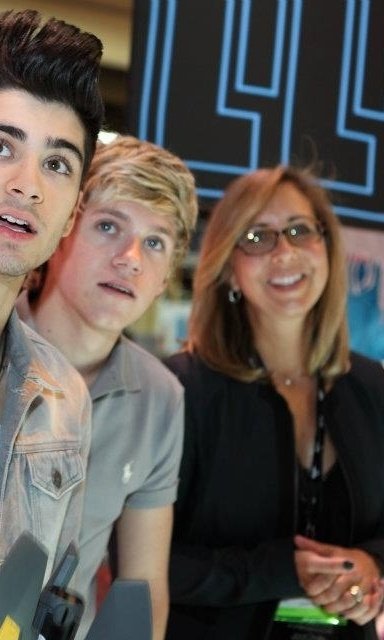 2012niallpics's tweet photo. June 12, 2012 - At the Hasbro Licensing Expo https://t.co/a2EDPxfni8