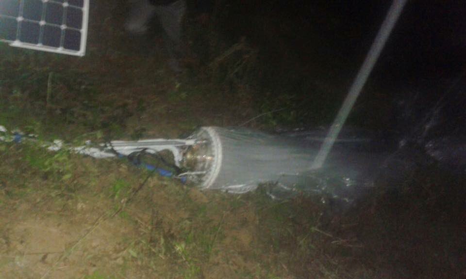 Kavithuli's tweet photo. Photo leaked, Google Project loon balloon felled down in Sri Lanka few minutes ago.
#ProjectLoon #Google #Msg1st https://t.co/jwoQp504tL