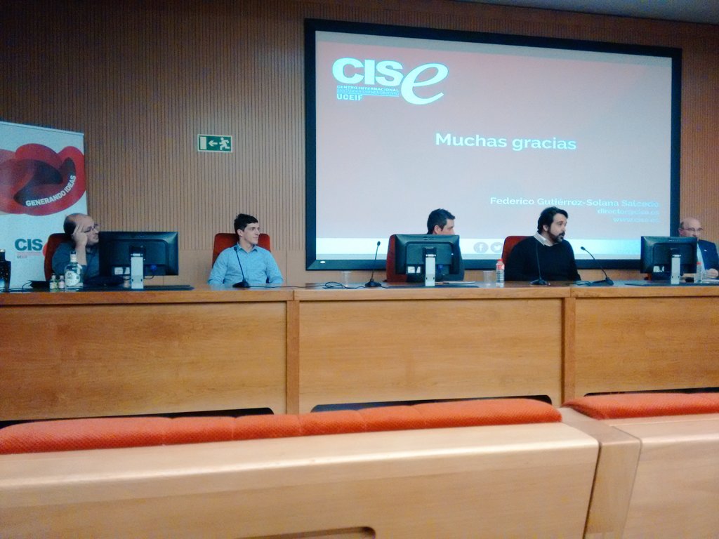 emprendecise's tweet photo. En el #ENEIC2016 con emprendedores como @Fabrocam_, @ginsiderit, @SoningeoEnergy y José de #e2CISE https://t.co/PIYJxseWC7