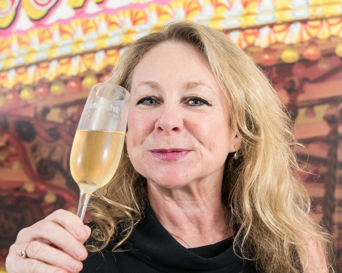 MidnightComs's tweet image. Thank you to @Techsolutionsav for our lovely branded champagne and flutes. We celebrated our 21st birthday in style!
