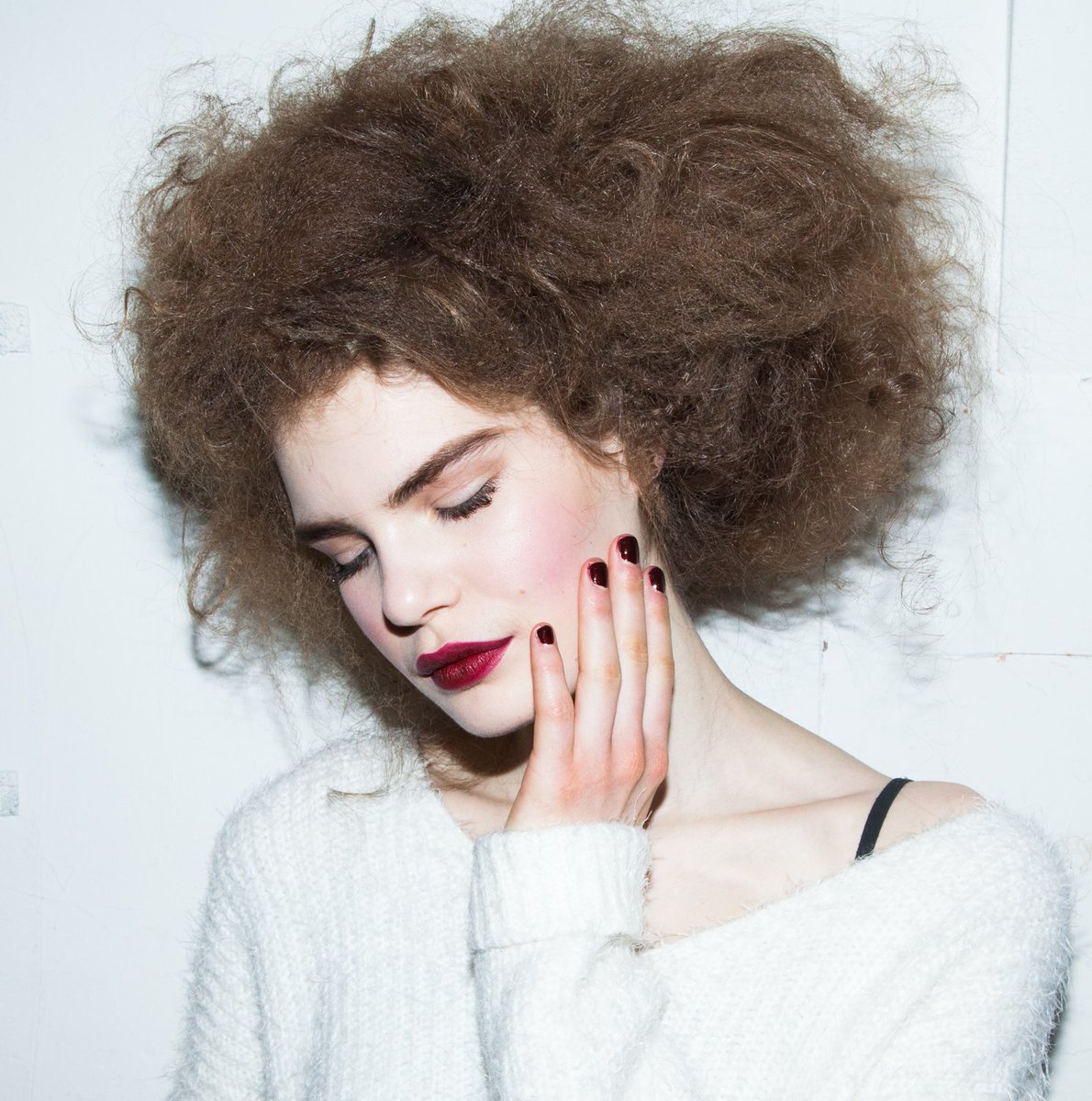 FashionWeek's tweet photo. The bold beauty backstage at @NAEEMKHANNYC. #NYFW https://t.co/8IbFJQwin3