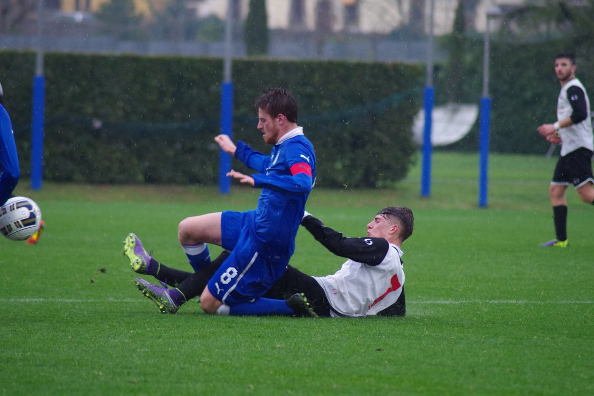 FIGC's tweet photo. Under 18 @LegaDilettanti chiude il raduno di #Coverciano battendo 2-1 Berretti @RoburSiena
https://t.co/PT325QHXD0 https://t.co/uketFhXWpx