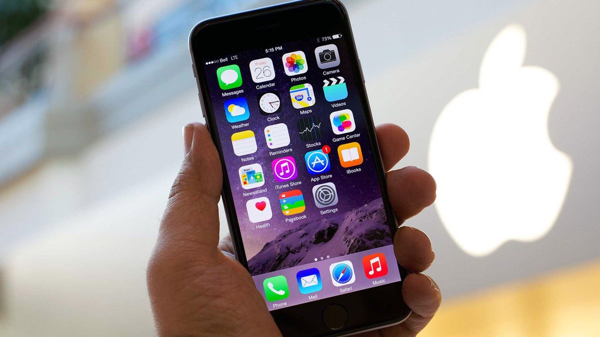 BGR's tweet photo. Does Apple even have the ability to hack the iPhone like the FBI wants? https://t.co/5jj6aF3Xcl https://t.co/FeZygGe7eV