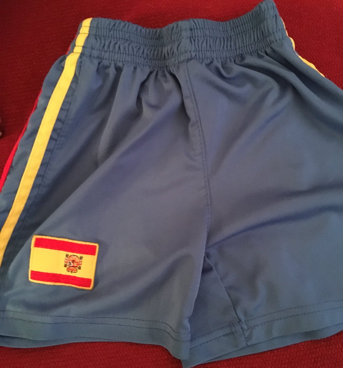 ferabadia's tweet photo. #LoMasFalso (fíjate en el escudo) @JaviYMar https://t.co/36oLan7KXh