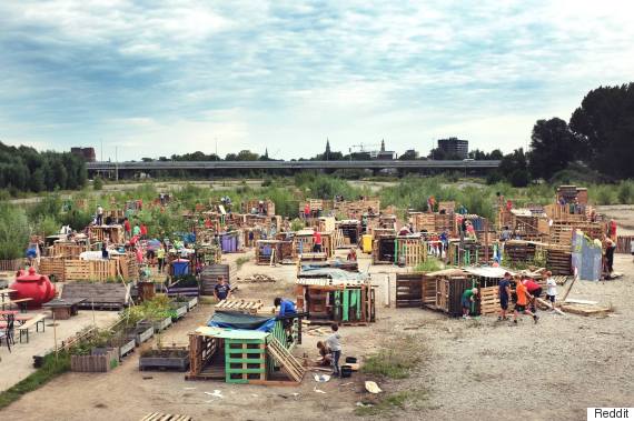 AmyCoupal's tweet image. Amazing! These Dutch children built an entire village in just 4 days: ow.ly/Ygxe8 via @HPCAParents