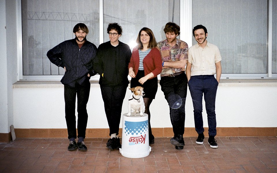 good2bes's tweet photo. Entrevistamos a @extraperlo tras la publicación de su último álbum “Chill Aquí” https://t.co/pwBWogHiqp #interviewin https://t.co/lDJ9aE6y8D