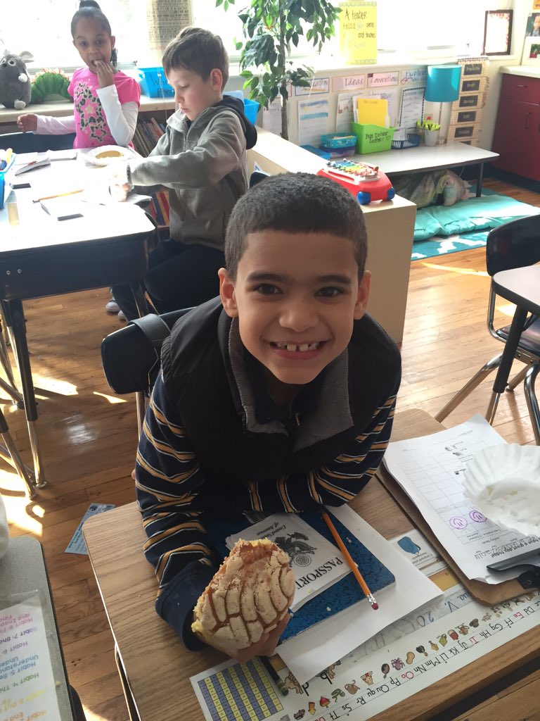 MrsBeccaDavis's tweet photo. Thank you so much @ncmaestra for being our guest speaker & for the yummy conchas (Mexican sweet bread) #ACSDLDay https://t.co/N3PfstZ8To