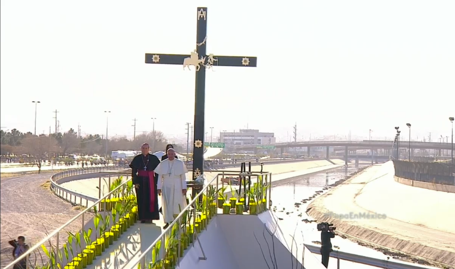 "Siempre habrá tiempo de cambiar; no más muerte y explotación": papa Francisco - Cbc-02aWwAAgnXy