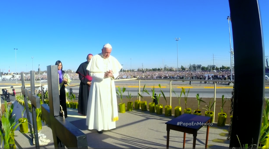 "Siempre habrá tiempo de cambiar; no más muerte y explotación": papa Francisco - Cbc-04JWEAEaDUa