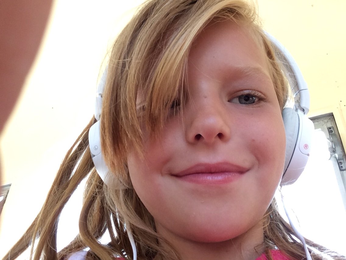 KohrFour's tweet photo. #Selfie #KohrFour #MissFaith #RockinTheHeadphones #Cuteness 🔊🎧 https://t.co/vqN5tE10BN