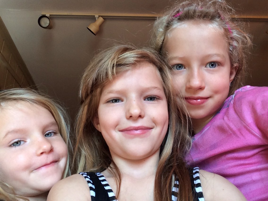 KohrFour's tweet photo. #KohrFour #Sisters #Selfie #HelloWorld 💋 https://t.co/4lYvUix32i