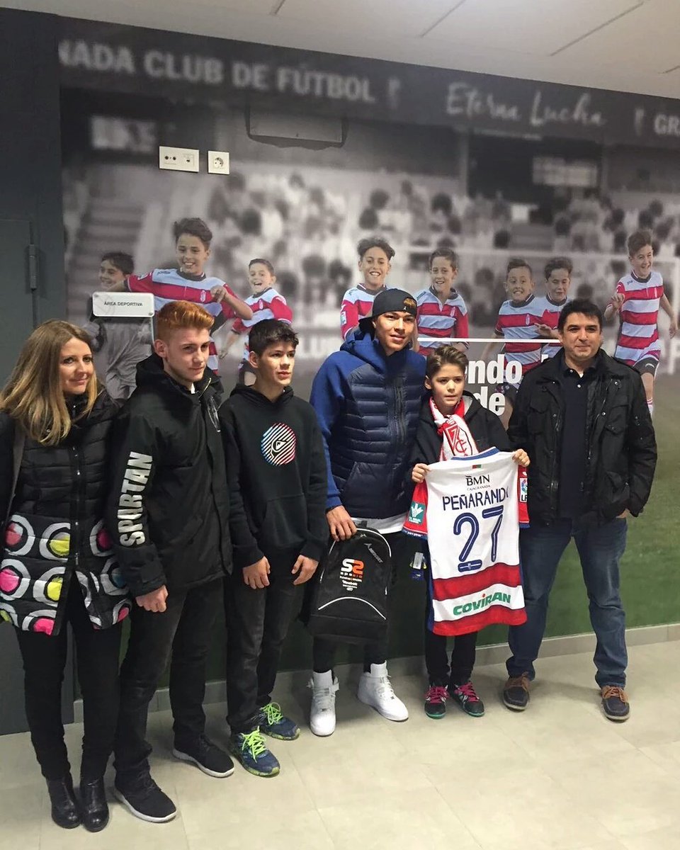 Adalbertopr7's tweet photo. Lo conseguí!!! Oliver que grande eresss fue un honor para mí conocer a tu familia, mi camiseta es tuya crack 💪🏻 https://t.co/x6f0yIAZUw
