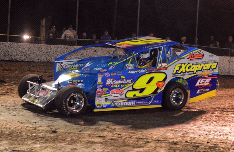DIRTcarNats's tweet photo. Matt Sheppard rolling onto the speedway for @SuperDIRTcar practice last night. #FLinFeb https://t.co/A6EWkVxXKZ