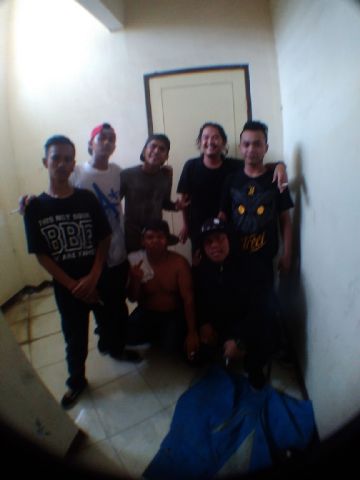 Sembarang tweet media