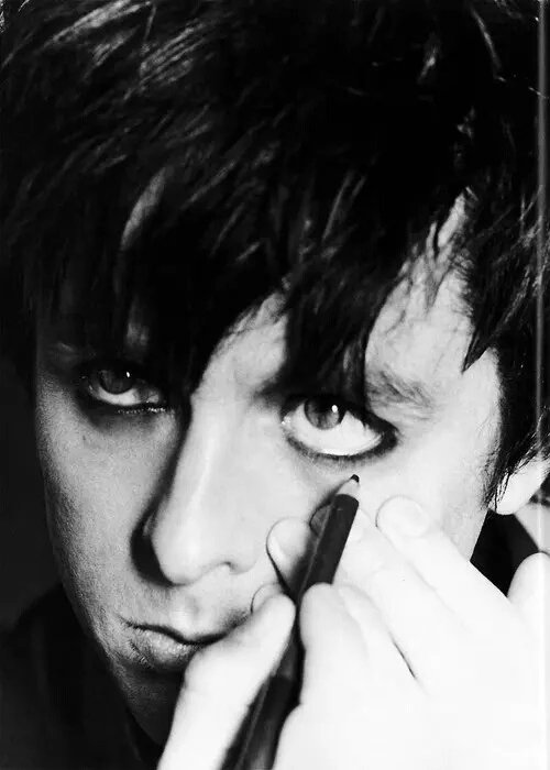 tumblric's tweet photo. Happy birthday to Billie Joe Armstrong (Green Day) https://t.co/oBRGG4xpkj