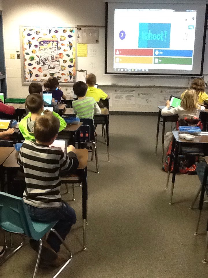 JCDMrsPindell's tweet photo. We are practicing how to use a pronoun with Kahoot!#stopdropntweet #jcde #bethe1 https://t.co/n6ONNQZufV