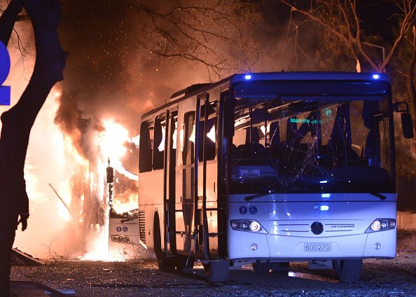 تركيا.. 28 قتيلا و61 جريحا في انفجار استهدف سيارة عسكرية وسط أنقرة CbcBcQaXEAADynC