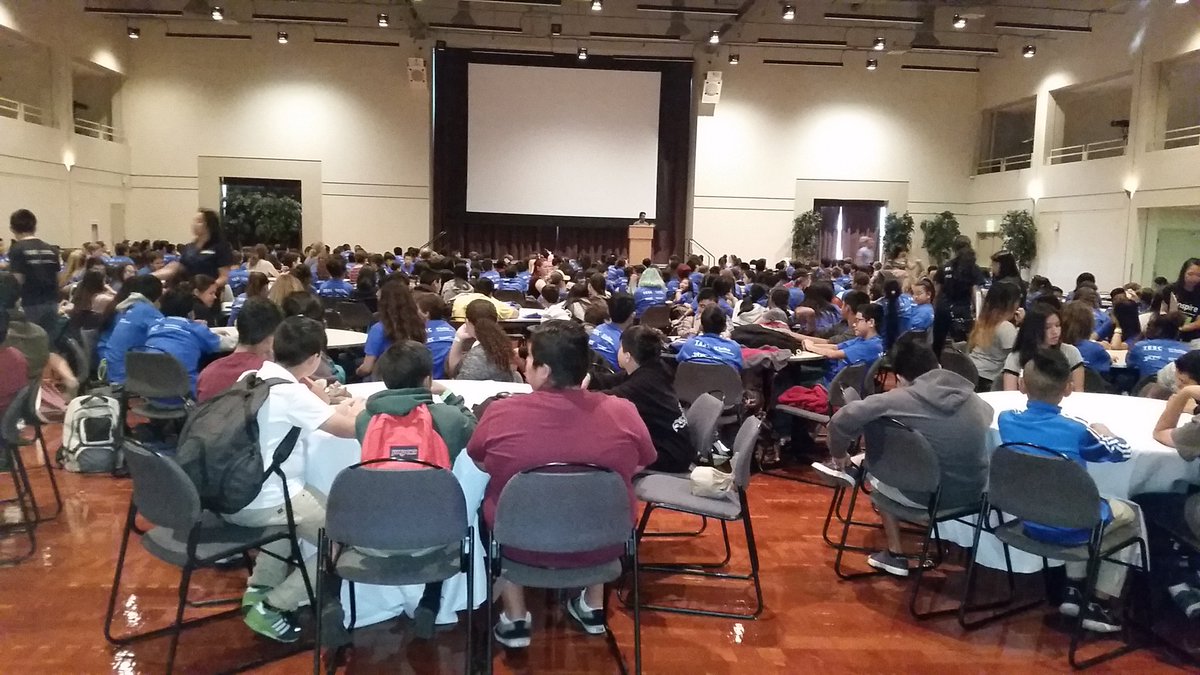 lisa_bertoson's tweet photo. Southwest Middle is at UCSD Enspire! @SOMBuccaneers @SciBarron #STEMsweet @UCSanDiego https://t.co/2srYvqsxdS