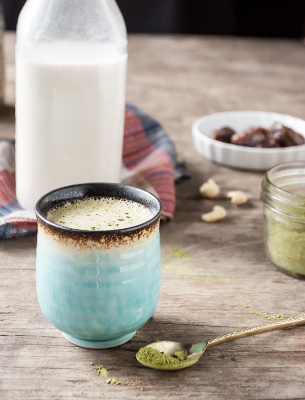 ow.ly/YlQhE Cashew Milk Matcha Latte by: dishingupthedirt #matchalatte #matcha #latte #matchaoutlet.com