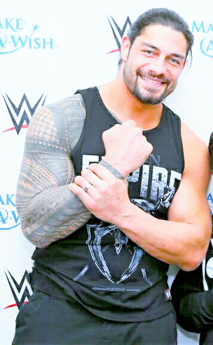 LeeshaNDessy's tweet photo. #Roman #WeSpprt&FollowYou #ByYrSide #CheernUOn #Sun #Fastlane@WWERomanReigns @romanreigns568 https://t.co/Cd888vBqMZ